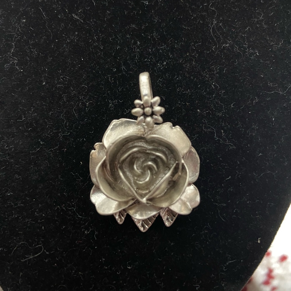 Liz Claiborne Silver Tone 3D Rose Flower Pendant Flower Accent Bale